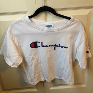 Cropped white champion shirt